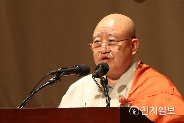 [천지일보=임혜지 기자] 대한불교조계종 총무원장 원행스님이 20일 오후 서울 종로구 조계사에서 열린 사회적기업 등 사회적경제 활성화를 위한 공동 행사 ‘자비와 나눔 행, 사회적경제 문화 축제’에서 축사하고 있다. ⓒ천지일보 2019.6.20
