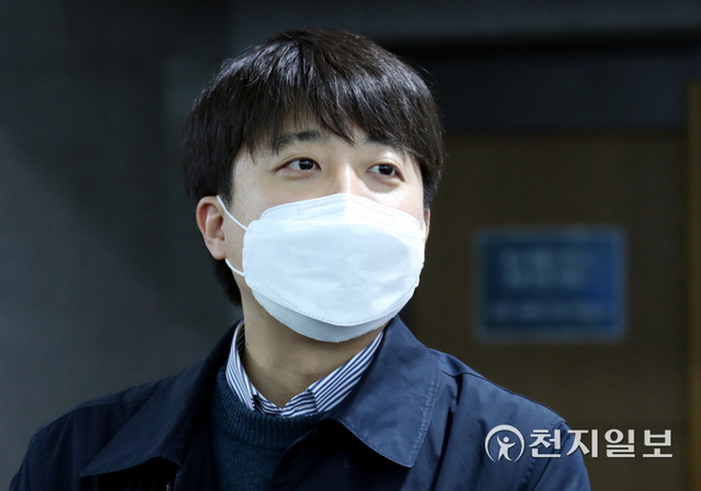 [천지일보=박준성 기자] 국민의힘 이준석 대표가 29일 서울 여의도 국회 의원회관에서 열린 ‘한돈산업발전 토론회’에 참석한 후 취재진의 질의에 답하고 있다. ⓒ천지일보 2021.12.29