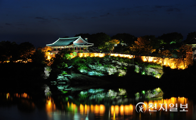촉석루가 있는 현재의 진주성 야경 모습. (제공: 진주시) ⓒ천지일보 2021.10.19