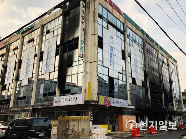 올해 1월 화재로 불탄 구 영남백화점 전경. (제공: 진주시) ⓒ천지일보 2019.11.14