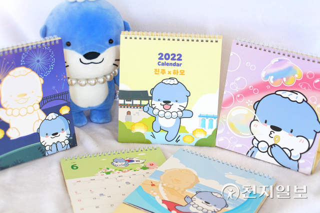 진주시 공공미술 캐릭터 ‘하모’가 그려진 달력. (제공: 진주시) ⓒ천지일보 2022.1.3