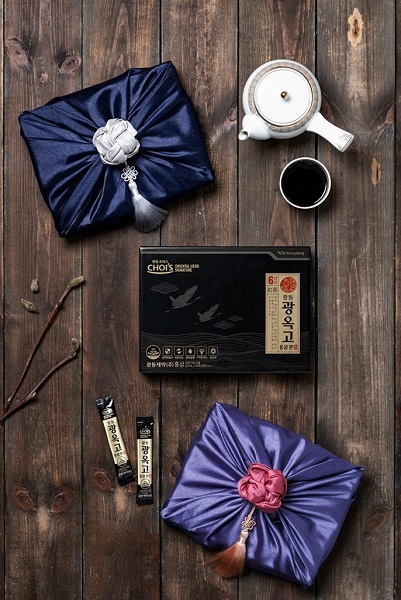 광동 광옥고 홍삼 본 보자기 포장. (제공: 광동)