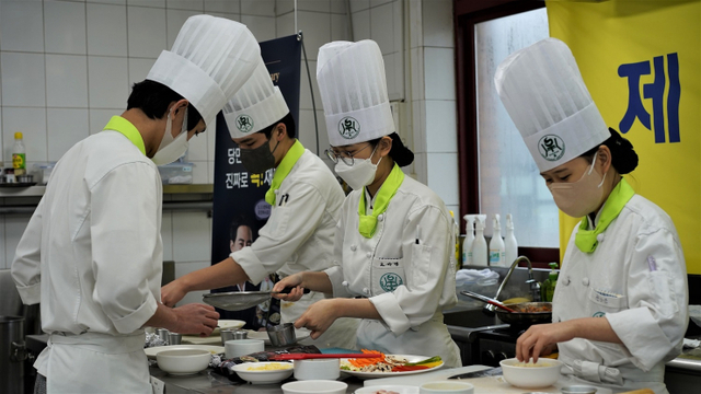 지난해 12월 27일 경기도 시흥시 과림동에 위치한 한국조리과학고등학교에서 ‘제12회 오뚜기 요리경연대회’가 개최되고 있다. (제공: 오뚜기)