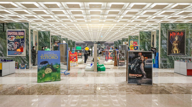 휴식, 전시, 이벤트 등 다양한 테마의 콘텐츠를 선보이는 ‘아이코닉 스퀘어’ 전경. (제공: 현대백화점)