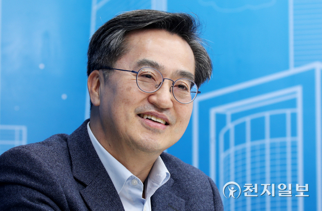 [천지일보=박준성 기자] 새로운물결 김동연 대선 후보가 11일 천지일보와 인터뷰를 하고 있다. ⓒ천지일보 2022.1.12