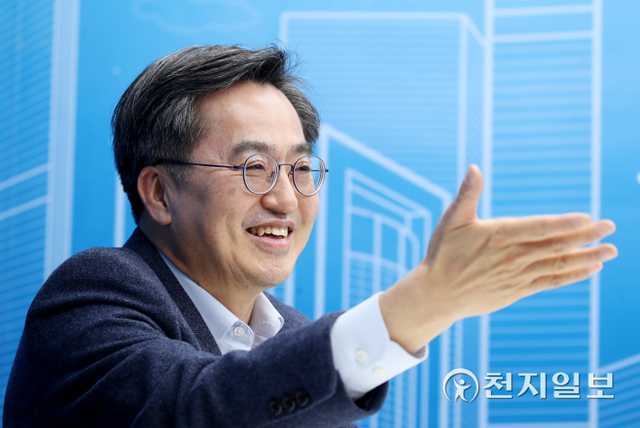 [천지일보=박준성 기자] 새로운물결 김동연 대선 후보가 11일 천지일보와 인터뷰를 하고 있다. ⓒ천지일보 2022.1.12