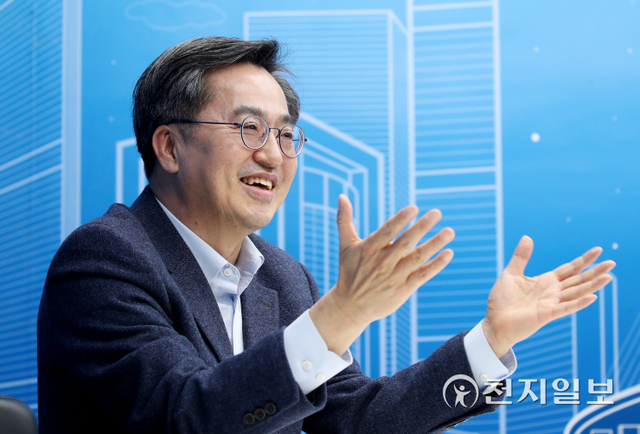 [천지일보=박준성 기자] 새로운물결 김동연 대선 후보가 11일 천지일보와 인터뷰를 하고 있다. ⓒ천지일보 2022.1.12