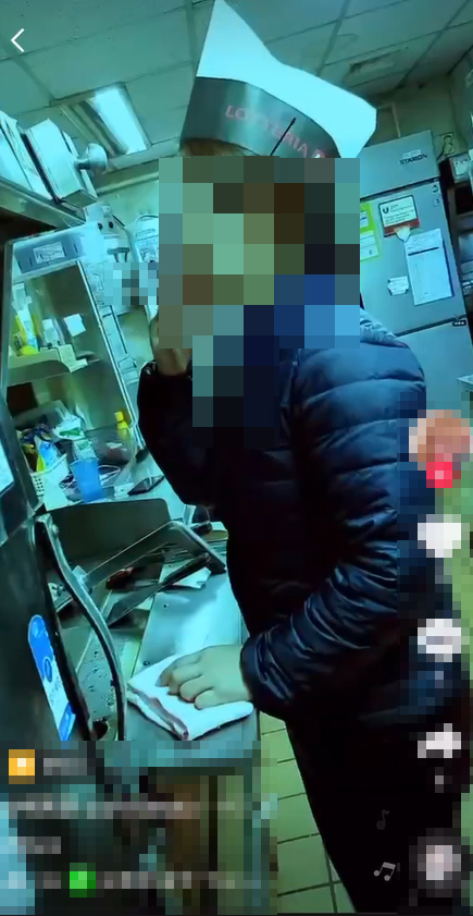 롯데리아 로고가 적힌 모자를 쓴 남성이 담배를 피우는 영상이 동영상 플랫폼 틱톡에 올라왔다가 삭제된 것으로 전해졌다. (출처: 연합뉴스)