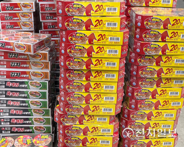 익명의 기부자가 놓고간 컵라면 200박스. (제공: 진주시) ⓒ천지일보 2022.1.28