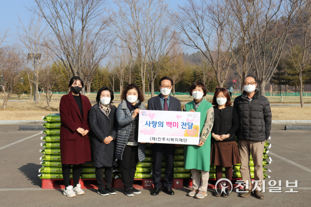 익명의 기부자가 복지재단에 전달한 백미 20㎏ 100포. (제공: 진주시) ⓒ천지일보 2022.1.28