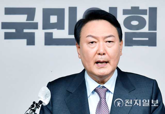 [천지일보=박준성 기자] 국민의힘 윤석열 대선 후보가 27일 서울 여의도 중앙당사에서 정치 분야 공약 발표를 하고 있다. ⓒ천지일보 2022.1.27