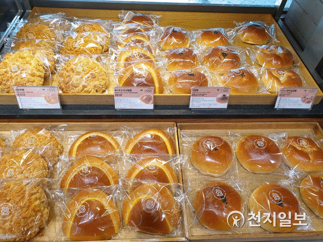 [천지일보=황해연 기자] 파리바게뜨 빵 진열대. ⓒ천지일보 2021.2.24