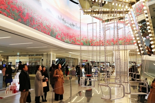 중국 1위 여행후기 사이트인 마펑워와 손잡은 신세계면세점 내부 전경. (제공: 신세계면세점)