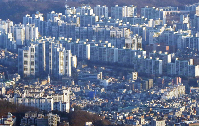 [천지일보=남승우 기자] 경기 과천의 관악산에서 바라본 서울의 아파트단지. ⓒ천지일보 2021.12.27