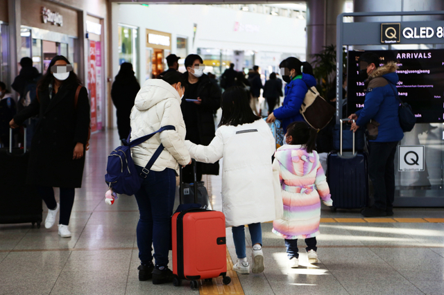 [천지일보=이우혁 기자] 설 연휴 마지막 날인 2일 고향을 다녀온 귀경객들. ⓒ천지일보 2022.2.2