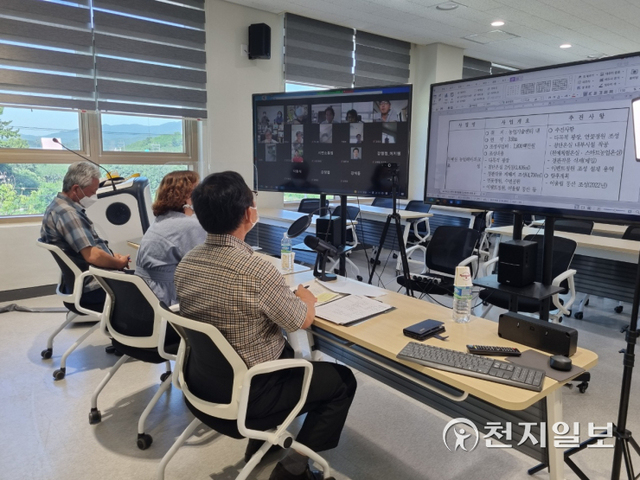 지난해 코로나19 상황에 따른 진주시민소통위원회 비대면 온라인 화상회의 진행 모습. (제공: 진주시) ⓒ천지일보 2022.2.3
