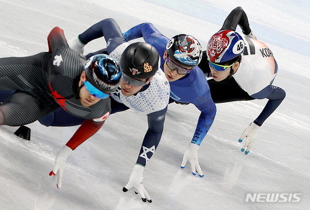 5일 오후 중국 베이징 캐피털 인도어 스타디움에서 열린 남자 1000m 예선 경기, 한국 이준서가 질주하고 있다. (출처:뉴시스)