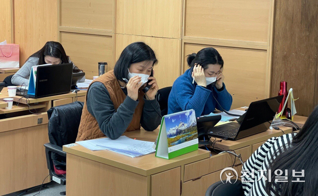 재택치료관리센터 운영·상담 장면. (제공: 아산시) ⓒ천지일보 2022.2.10