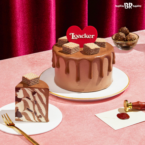 밸런타인데이 신제품 2종인 하트 퐁당 로아커 미니 케이크와 아이스 고디바 초콜릿 볼. (제공: SPC 배스킨라빈스)