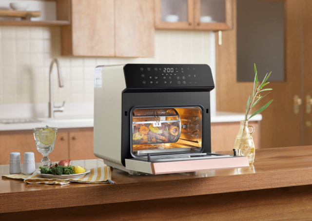 풀무원건강생활, 스팀쿡 에어프라이어 로티세리. (제공: 풀무원)