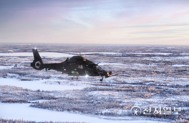한국항공우주산업(KAI)가 개발 중인 소형무장헬기(LAH)가 캐나다 옐로우나이프에서 극저온 비행시험을 하고 있다. (제공: KAI) ⓒ천지일보 2022.2.18