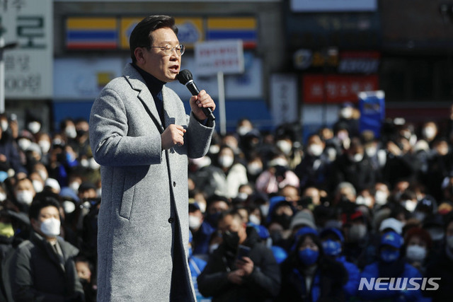 이재명 더불어민주당 대선 후보가 22일 인천 남동구 로데오거리광장에서 집중 유세를 열고 지지를 호소하고 있다. (출처: 뉴시스)