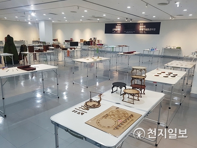 제32회 진주시 공예품대전 전시모습. (제공: 진주시) ⓒ천지일보 2019.1.28