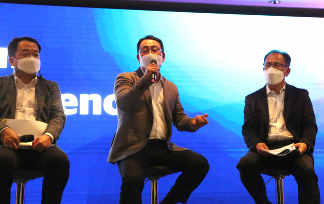 [천지일보 바르셀로나=황해연 기자] 유영상 SK텔레콤 사장이 지난 28일(현지시각) 스페인 바르셀로나에서 기자 간담회를 열고 3대 ‘Next Big-tech(이프랜드, 사피온, 양자암호)’의 글로벌 진출을 본격화한다고 밝혔다. 사진은 유 사장이 발언하는 모습. ⓒ천지일보 2022.3.1