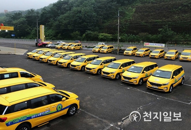 ‘교통약자 휠체어 콜택시’ 모습. (제공: 진주시) ⓒ천지일보 2019.11.20