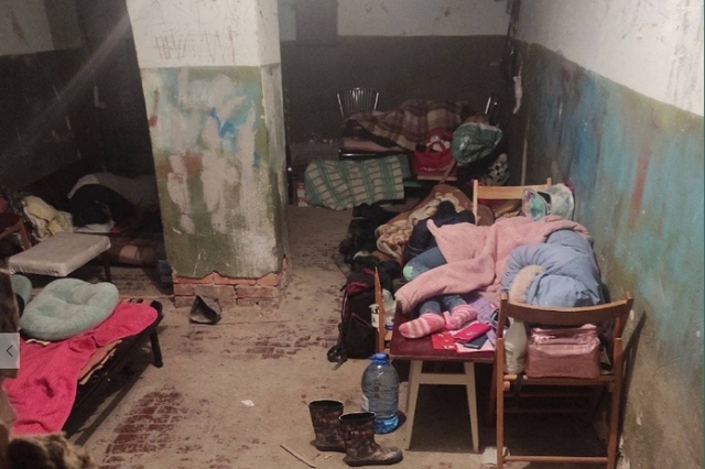 2일(현지시간) 우크라이나 하르키우에서 7일째 지하실에 있는 주민들. 아이들도 포함돼 있다. (출처: 우크라이나 국가비상대책본부 텔레그램)