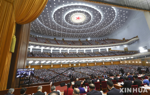 [베이징=신화/뉴시스] 중국 제13기 전국인민대표대회(전인대) 제5차회의가 5일 베이징 인민대회당에서 개막했다. 2022.03.05