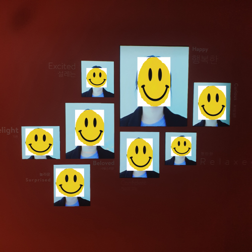 [천지일보=황해연 기자] 라네즈가 개최한 ‘LIFE OASIS 2.0’ 전시회 내 페이스 스캐너에서 찍은 사진이 ‘회복의 공간’에서 다양한 표정으로 구현돼 있다. ⓒ천지일보 2022.3.21