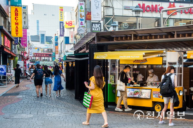 진주시 옛 대안동사무소 일대 차 없는 거리 모습. (제공: 진주시) ⓒ천지일보 2022.4.4
