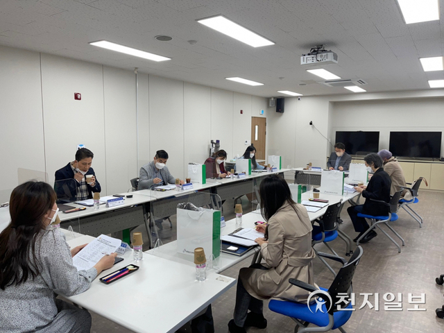 천안교육지원청이 5일 특수교육지원센터 e룸에서 장애학생 인권지원단 운영 활성화를 위한 상반기 협의회를 진행하고 있다. (제공: 천안교육지원청) ⓒ천지일보 2022.4.7