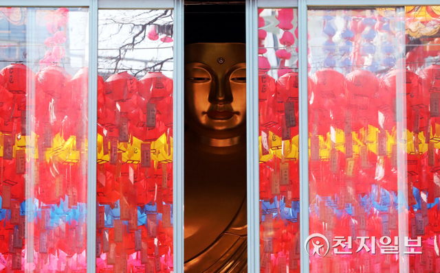 [천지일보=남승우 기자] 부처님오신날(5월8일)을 앞두고 22일 오후 서울 종로구 조계사에 연등이 설치돼 있다. ⓒ천지일보 2022.3.22