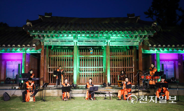 2021년 팽성읍 객사에서 진행된 ‘소리사위예술단 객사 콘서트’ (제공: 평택시) ⓒ천지일보 2022.4.21