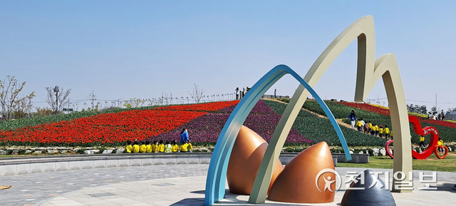 평택시농업생태원에 형형색색 봄꽃이 펴 있다. (제공: 평택시) ⓒ천지일보 2022.4.21