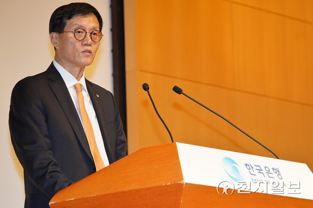 [천지일보=남승우 기자] 이창용 신임 한국은행 총재가 21일 서울 중구 부영태평빌딩에서 열린 제27대 한국은행 총재 취임식에서 취임사를 하고 있다. 임기는 2026년 4월까지 4년 간이다. (사진공동취재단) ⓒ천지일보 2022.4.21