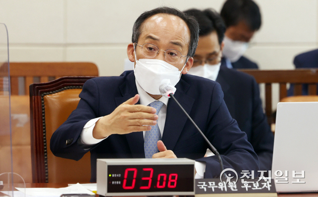 [천지일보=박준성 기자] 추경호 경제부총리 겸 기획재정부장관 후보자가 2일 서울 여의도 국회에서 열린 기획재정위원회 인사청문회에서 의원들의 질의에 답하고 있다. (공동취재사진) ⓒ천지일보 2022.5.2
