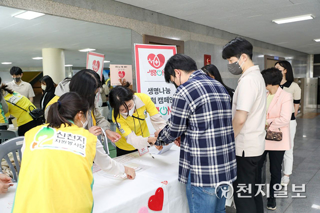 Saints of Shincheonji Philip Tribe Chungju Church are lining up to donate blood. (Provision: Shincheonji Church of Jesus) ⓒCheonji Daily News May 3, 2022