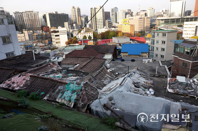 서울시 용산구 서계동의 허름한 주택가 사진. 주민들은 “서계동이 서울역 인근에 있어 상당히 개발된 곳일 것이란 오해를 받는다”고 설명했다. (출처: 독자제공) ⓒ천지일보 2021.12.18