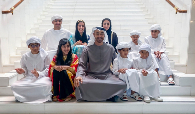 무함마드 빈 자예드 알 나흐얀(61) 아부다비 왕세제와 그의 가족. (출처: 무함마드 왕세제 트위터 캡처)