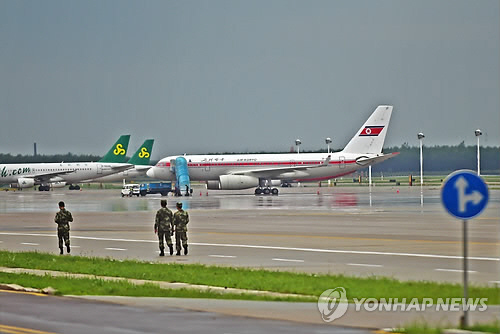 북한 국적 항공사 고려항공은 오는 28일부터 평양과 중국 쓰촨성 성도 청두를 직항으로 잇는 전세기 운항을 시작한다. 사진은 중국 선양에 착륙했던 북한 고려항공 Tu-204 기종. (출처: 연합뉴스)