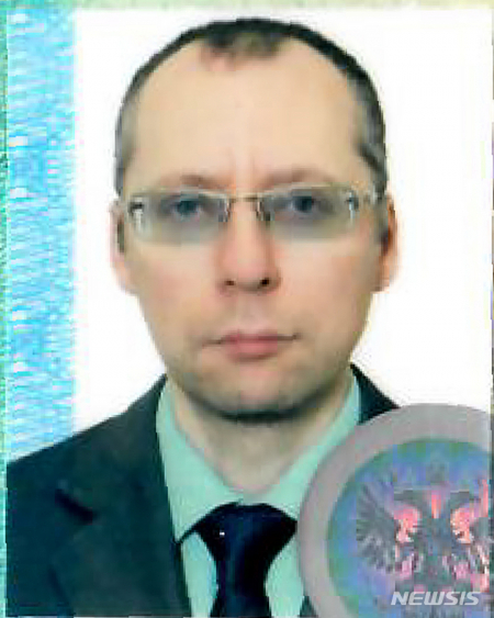 보리스 본다레프 스위스 제네바 주재 러시아 외교관의 여권사진. 본다레프는 23일(현지시간) 푸틴 러시아 대통령의 우크라이나 침공을 규탄하며 사표를 제출했다. (출처: 뉴시스)