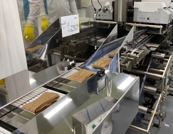 면류가 생산되는 모습. (제공: NS홈쇼핑)