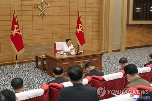 (평양 조선중앙통신=연합뉴스) 북한은 29일 당중앙위 본부청사에서 정치국협의회를 개최했다고 중앙통신이 보도했다. 북한 김정은 국무위원장이 참석한 가운데 개최된 협의회에서는 