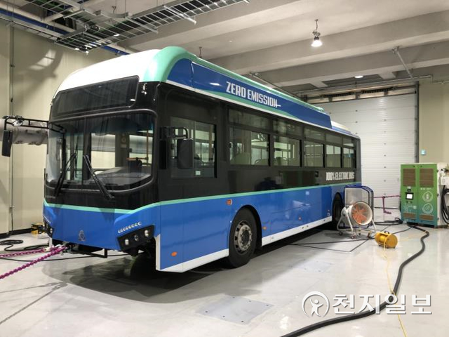 한국에너지공단 자동차연비센터(충북 진천 소재)에서 전기버스 연비 측정 시험을 진행하고 있다. (제공: 한국에너지공단) ⓒ천지일보 2022.6.17
