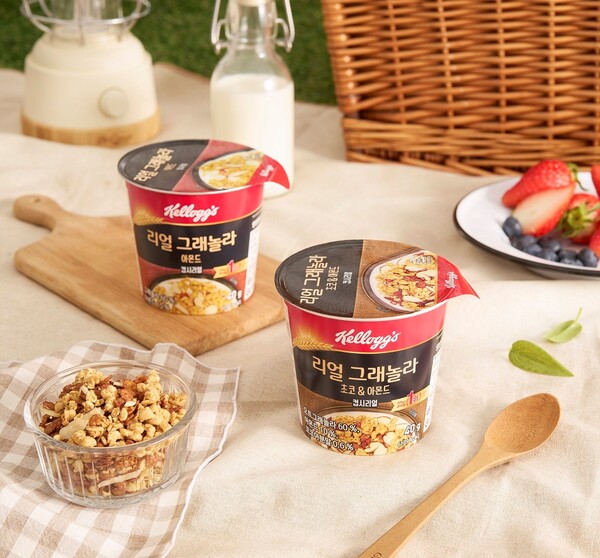 ‘리얼 그래놀라 컵시리얼’ 2종. (제공: 농심켈로그)