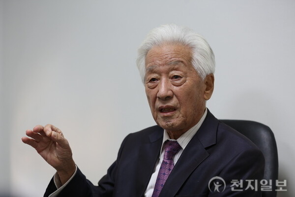 [천지일보=강은영 기자] ‘도락산 지킴이’ 노명환씨가 지난달 천지일보와 인터뷰를 하고 있다. ⓒ천지일보 2023.02.12