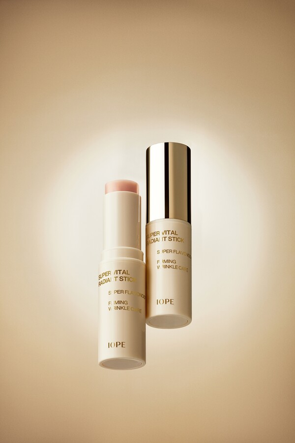 아이오페, 슈퍼바이탈 래디언트 스틱. (제공: 아모레퍼시픽)